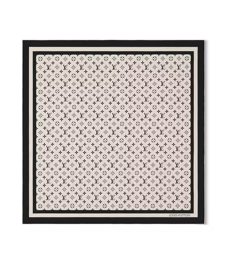 Monogram Silhouette Square 90