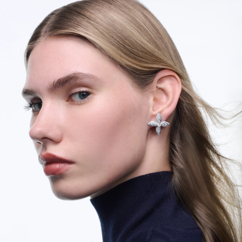 Idylle Blossom Earrings, White Gold & Diamonds