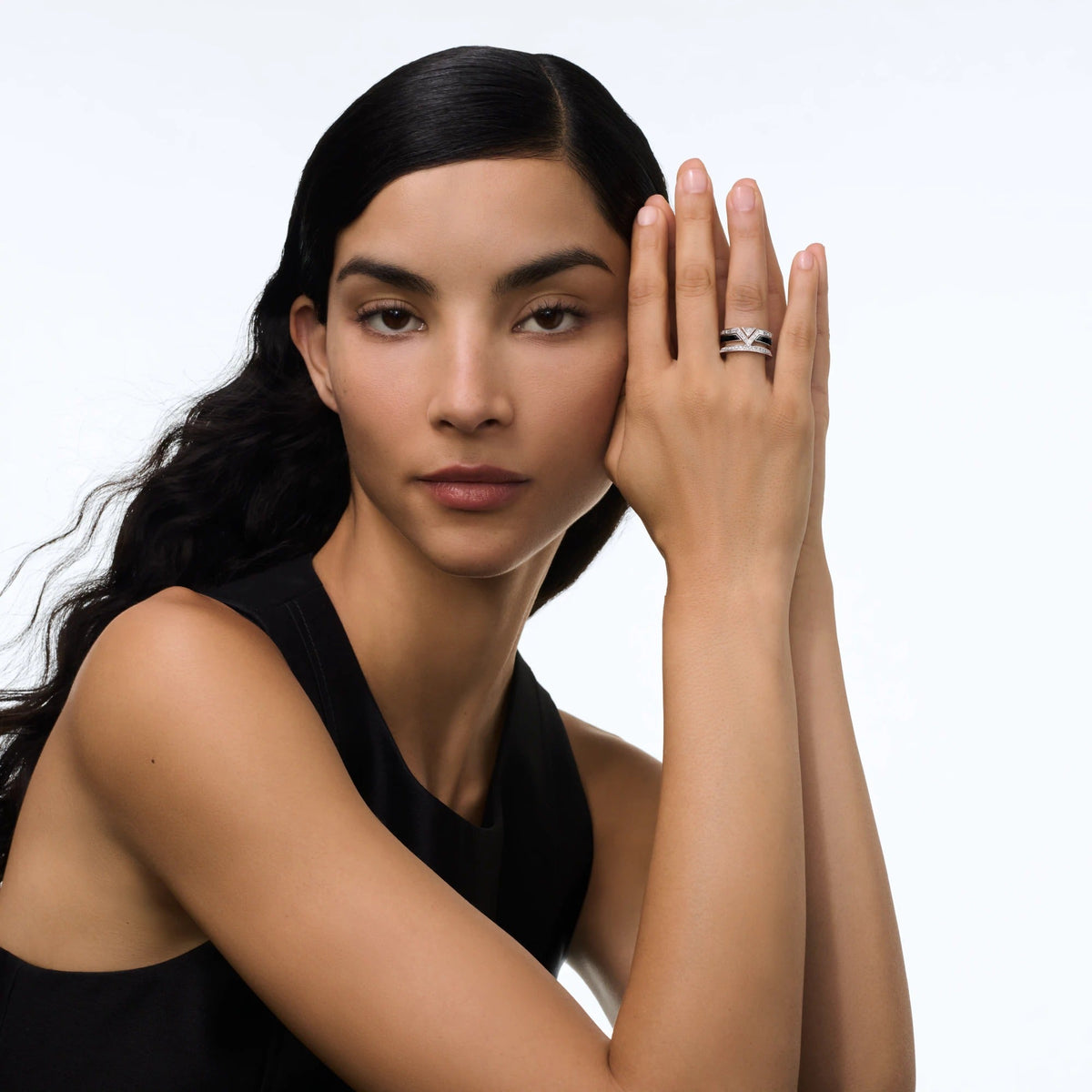 Pure V Ring, White Gold, Black Lacquer and Diamonds
