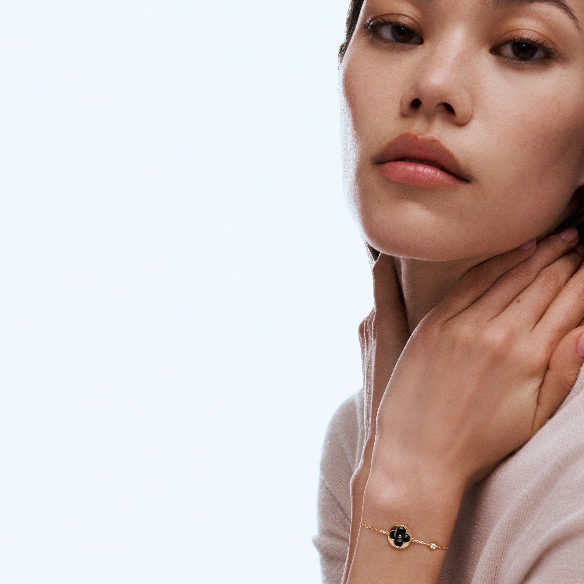 Color Blossom BB Sun Bracelet, Yellow Gold, Onyx and Diamond