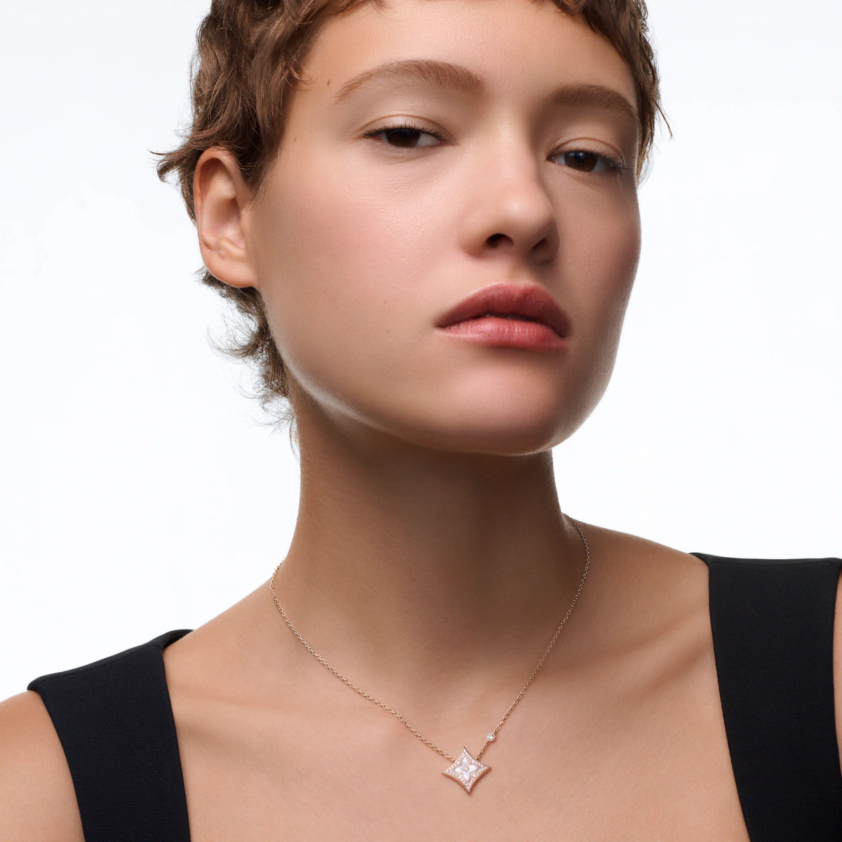Color Blossom M Star Pendant, Pink Gold, White Mother-of-Pearl and Diamonds