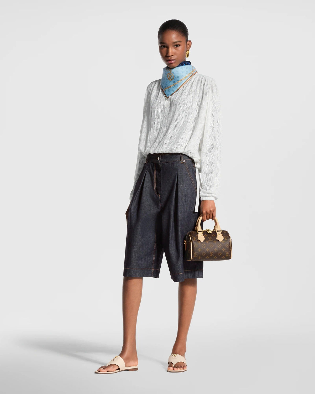 Strap And Trunk Square 70