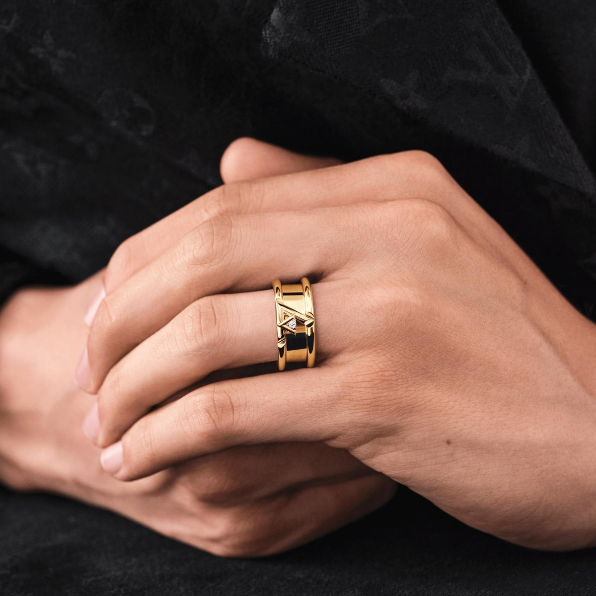 LV Volt One Band Ring, Yellow Gold And Diamond