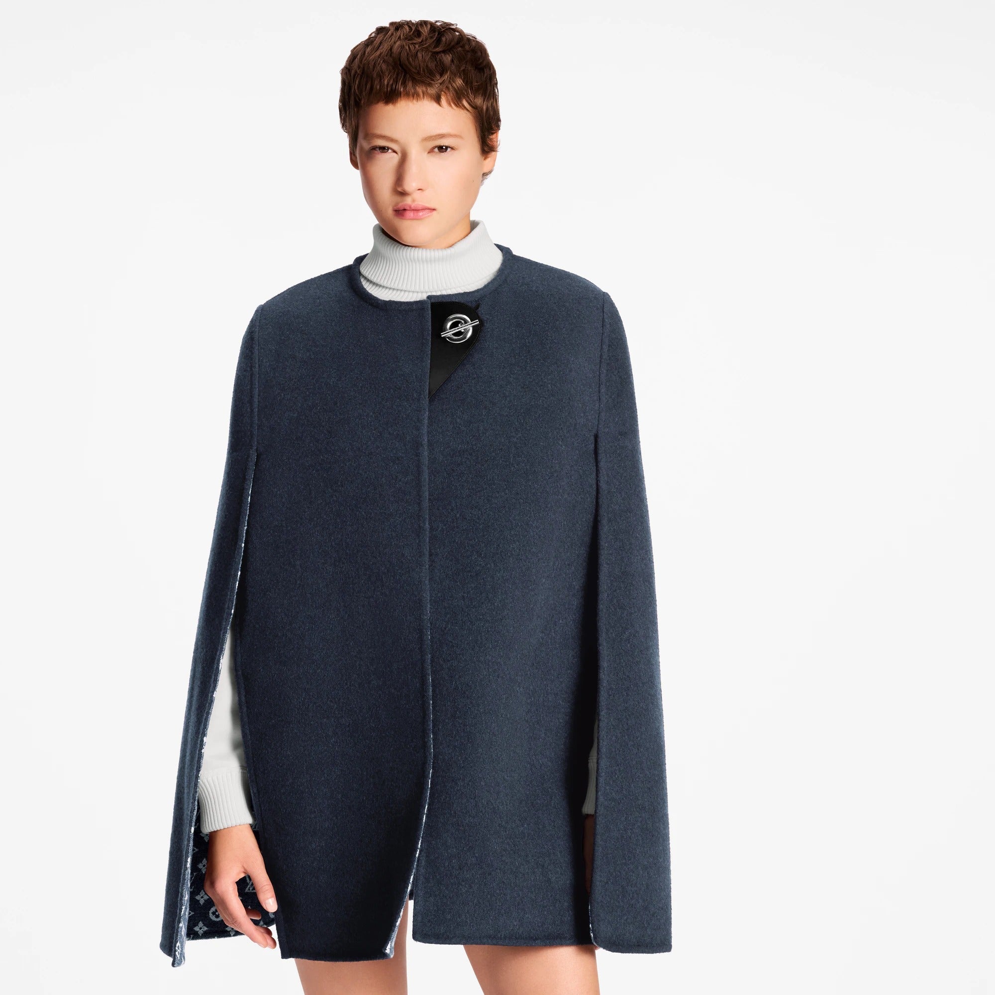 Chain Fastening Cape