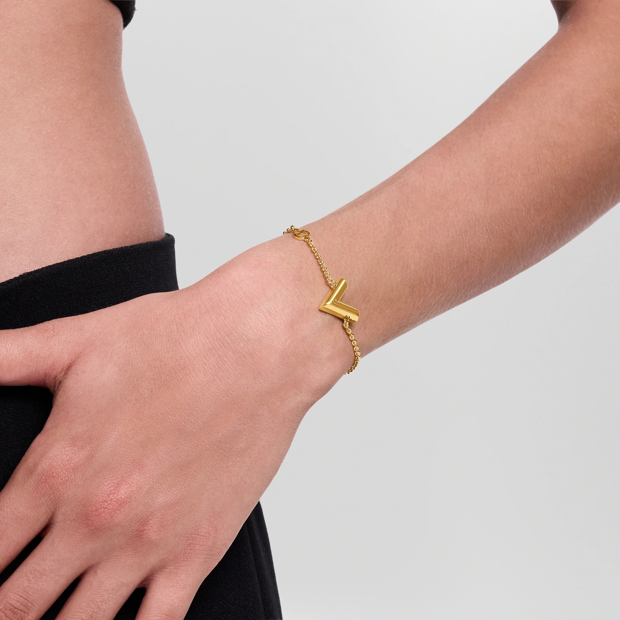 Essential V bracelet