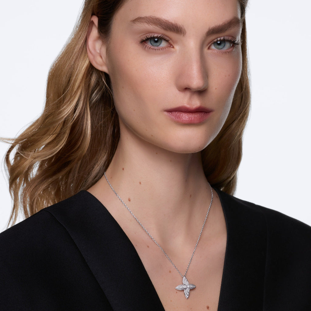 Idylle Blossom Pendant, White Gold & Diamonds
