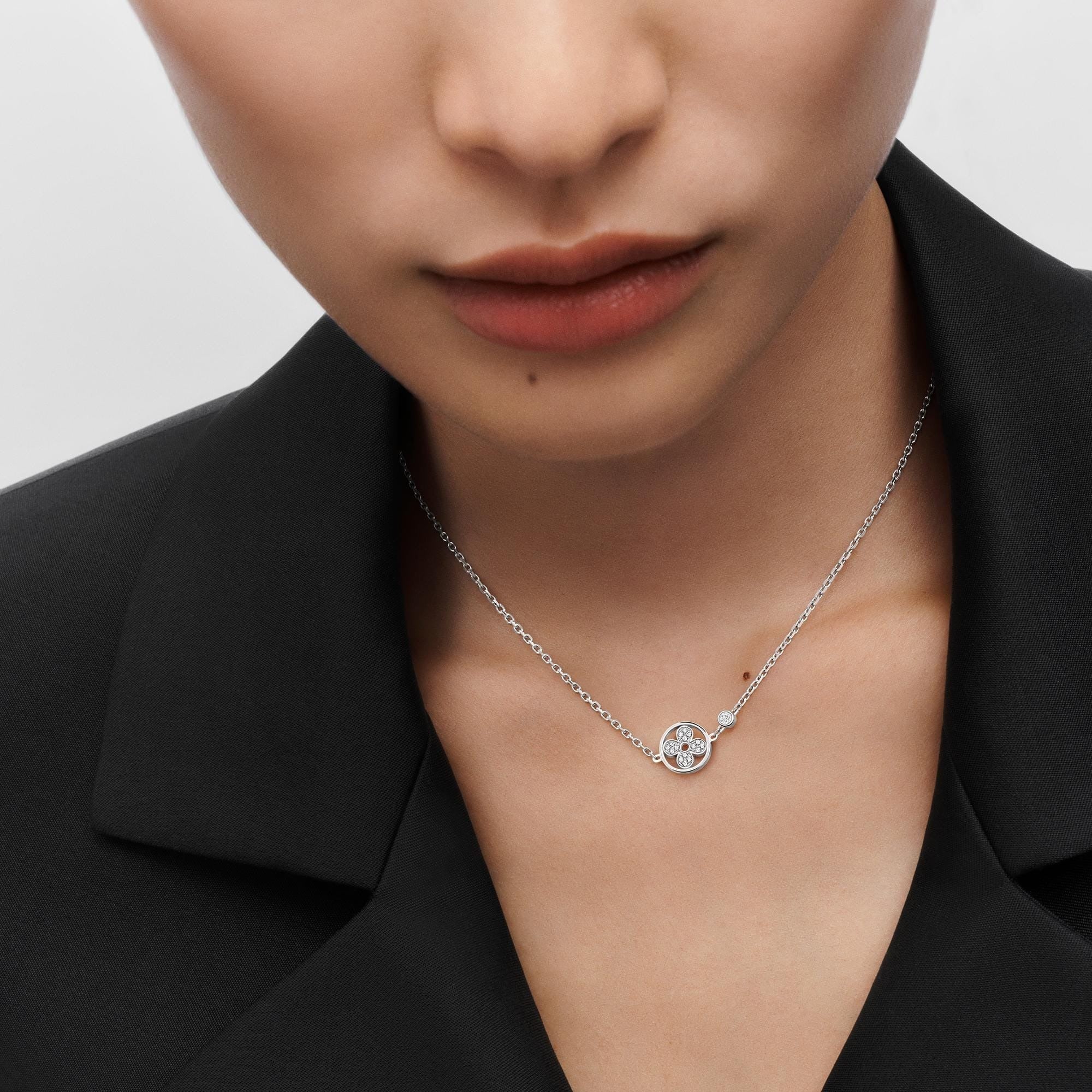 Idylle Blossom Pendant, White Gold And Diamonds