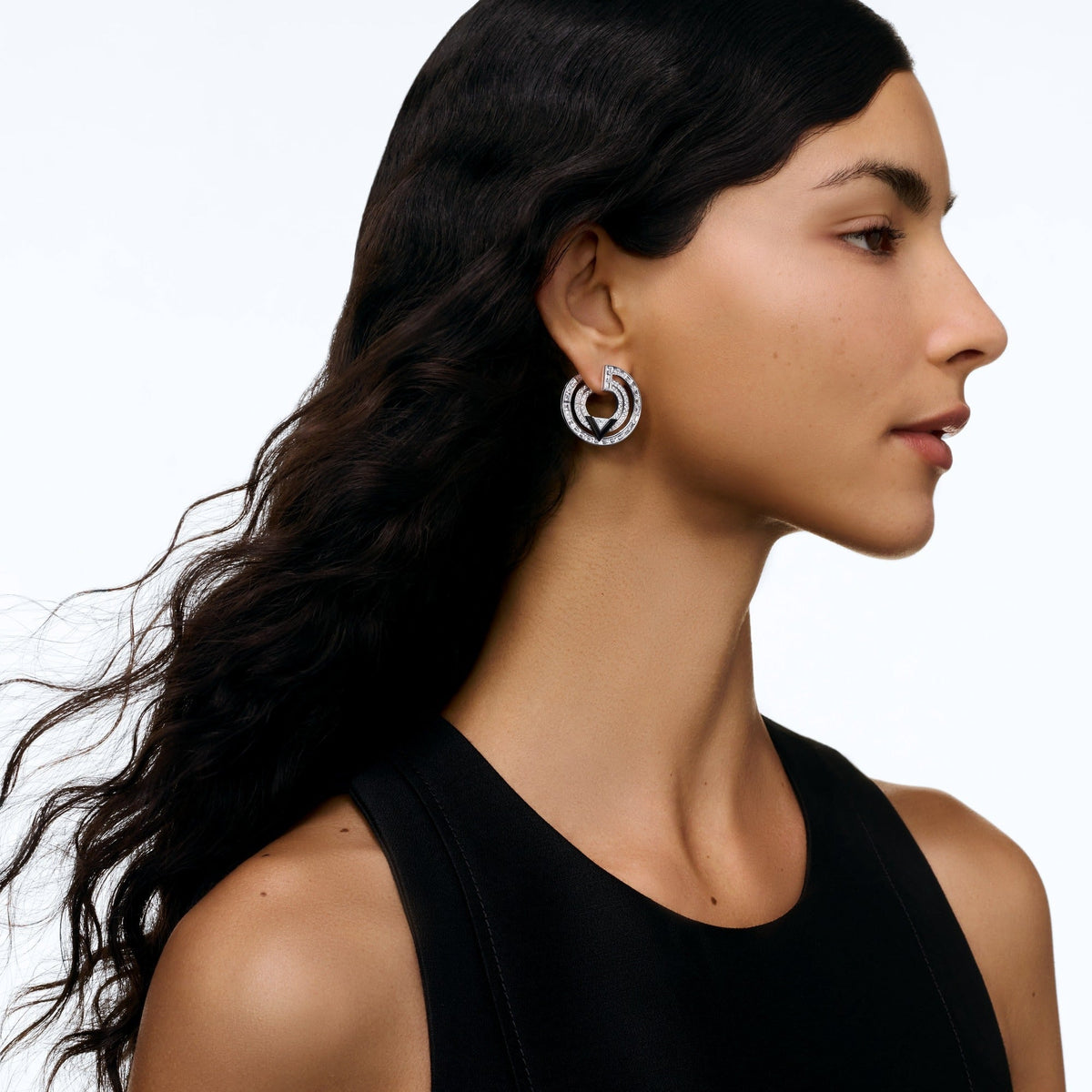 Pure V Hoops, White Gold, Onyx and Diamonds