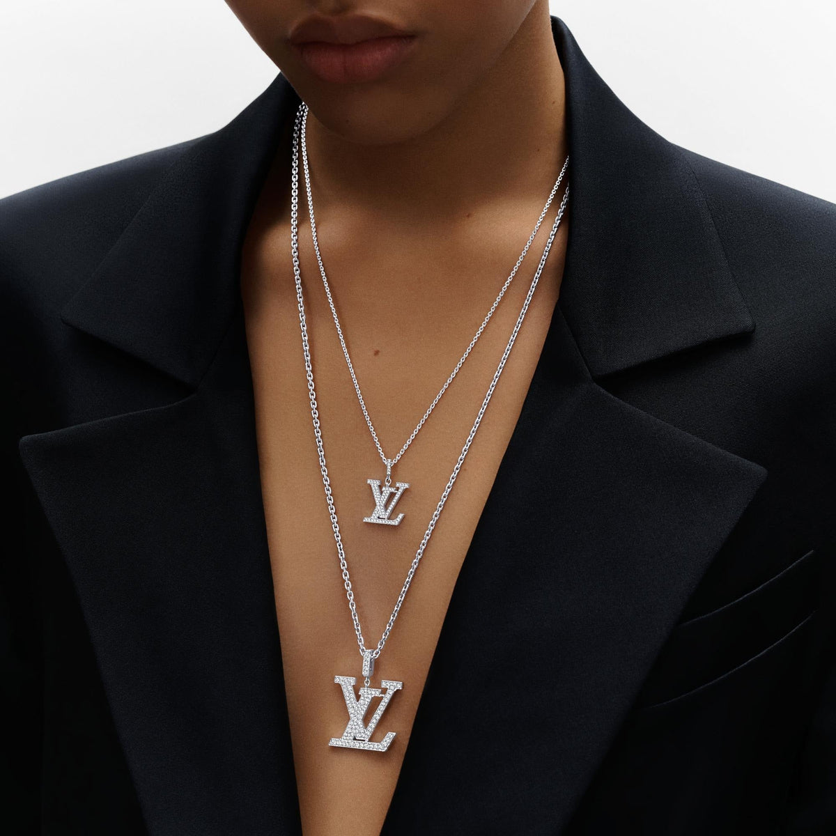 LV Medium Pendant, White Gold And Diamonds