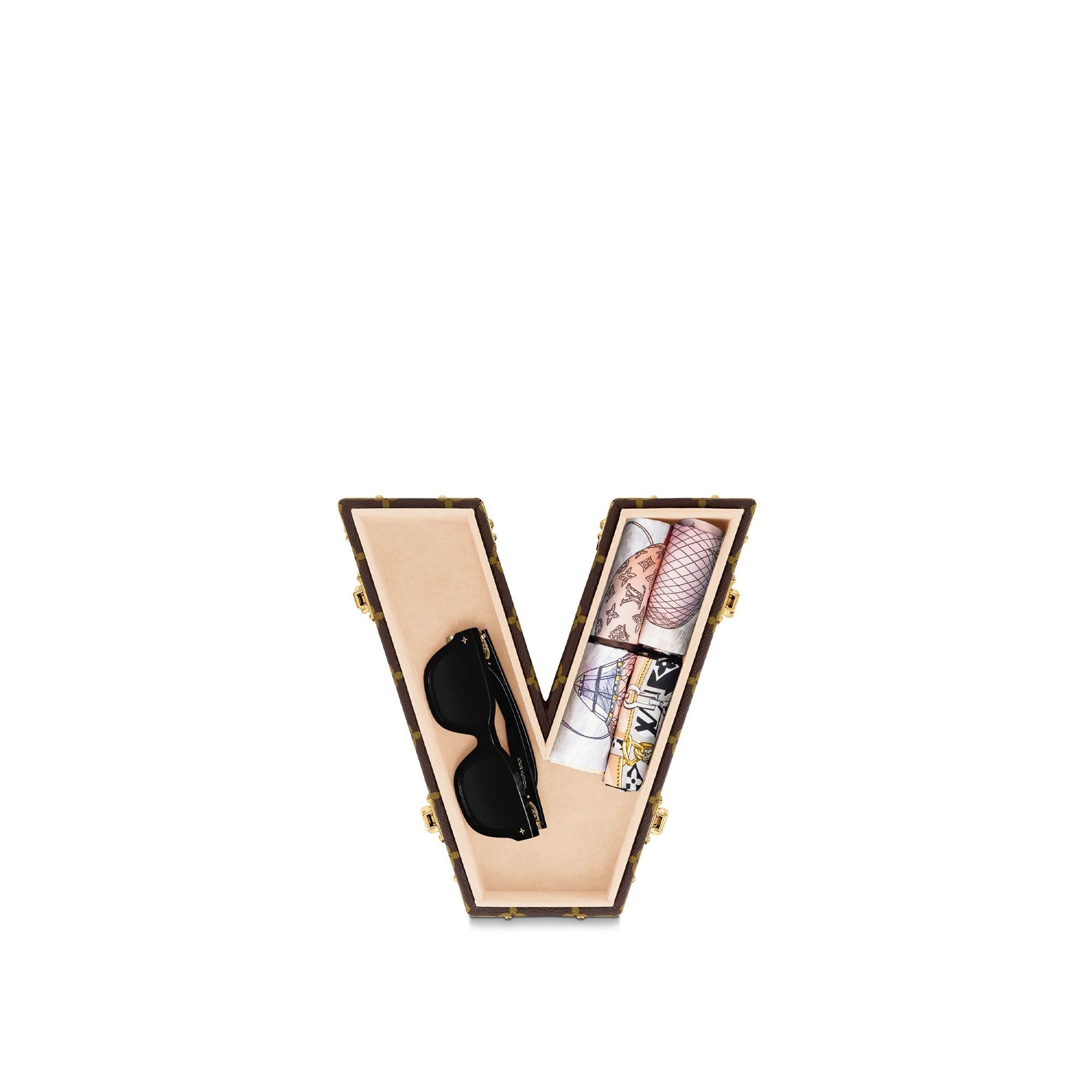 Letter Trunk V