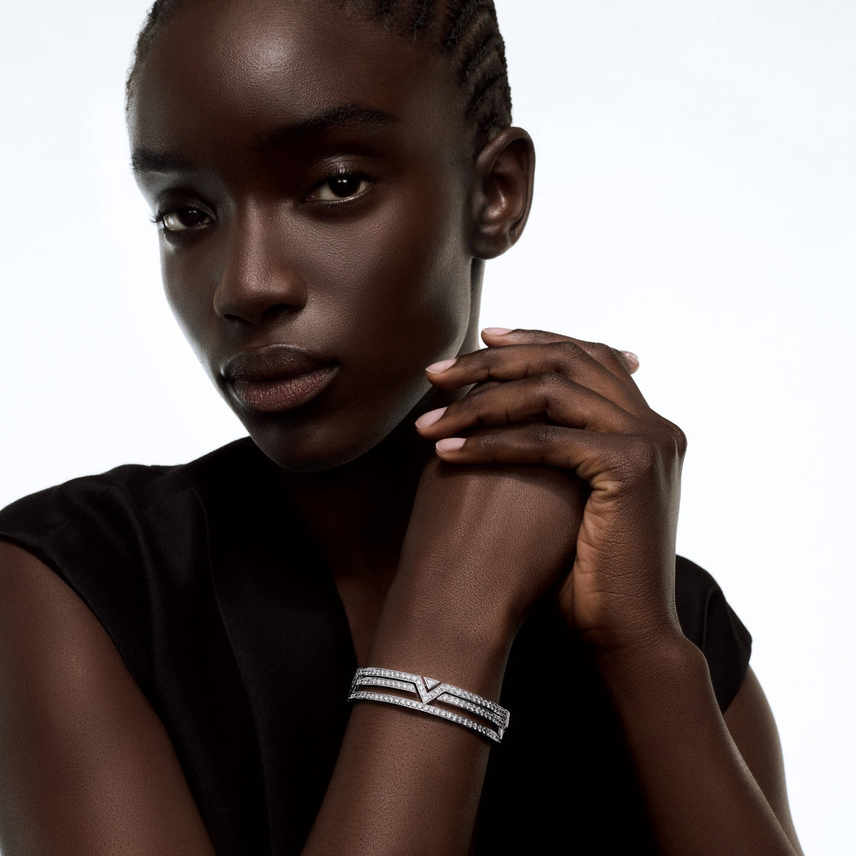 Pure V Bracelet, White Gold and Diamonds