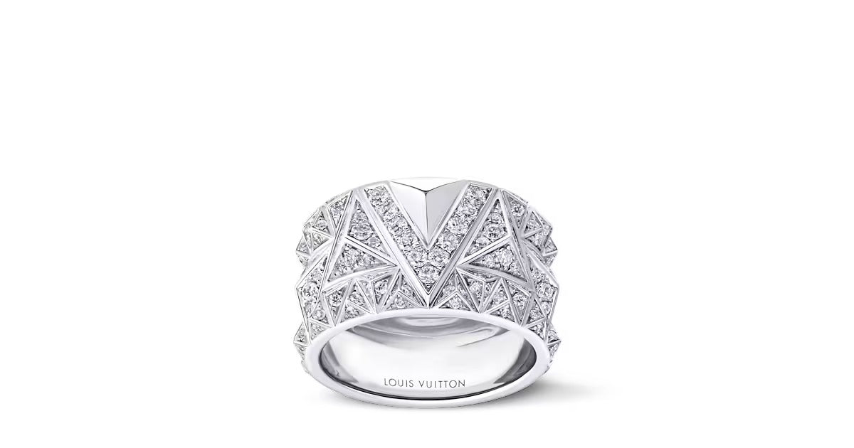 Pure V Ring, White Gold and Diamonds