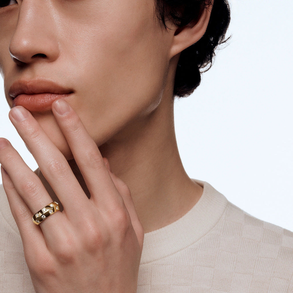 Le Damier de Louis Vuitton Large Ring, Yellow Gold and Diamonds