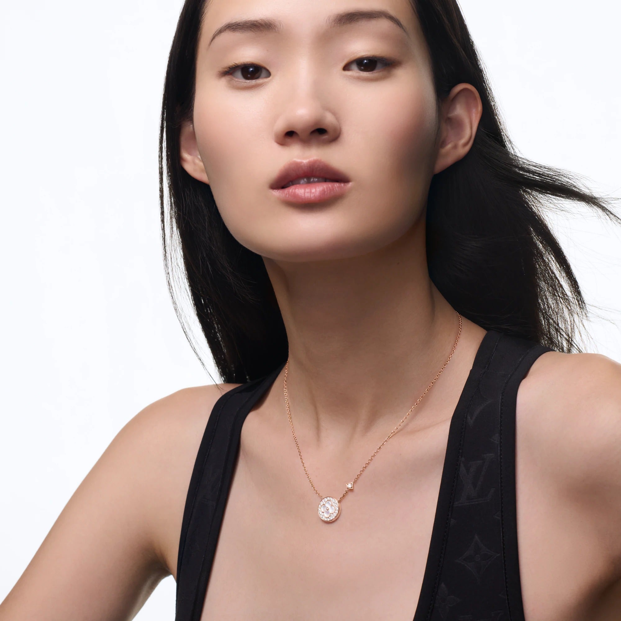 Color Blossom M Sun Pendant, Pink Gold, White Mother-of-Pearl and Diamonds