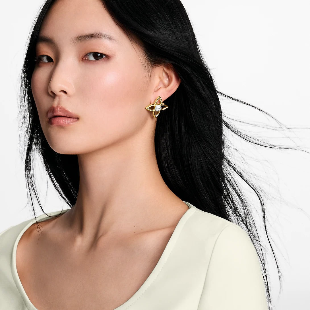 Pearly Flower Stud Earrings