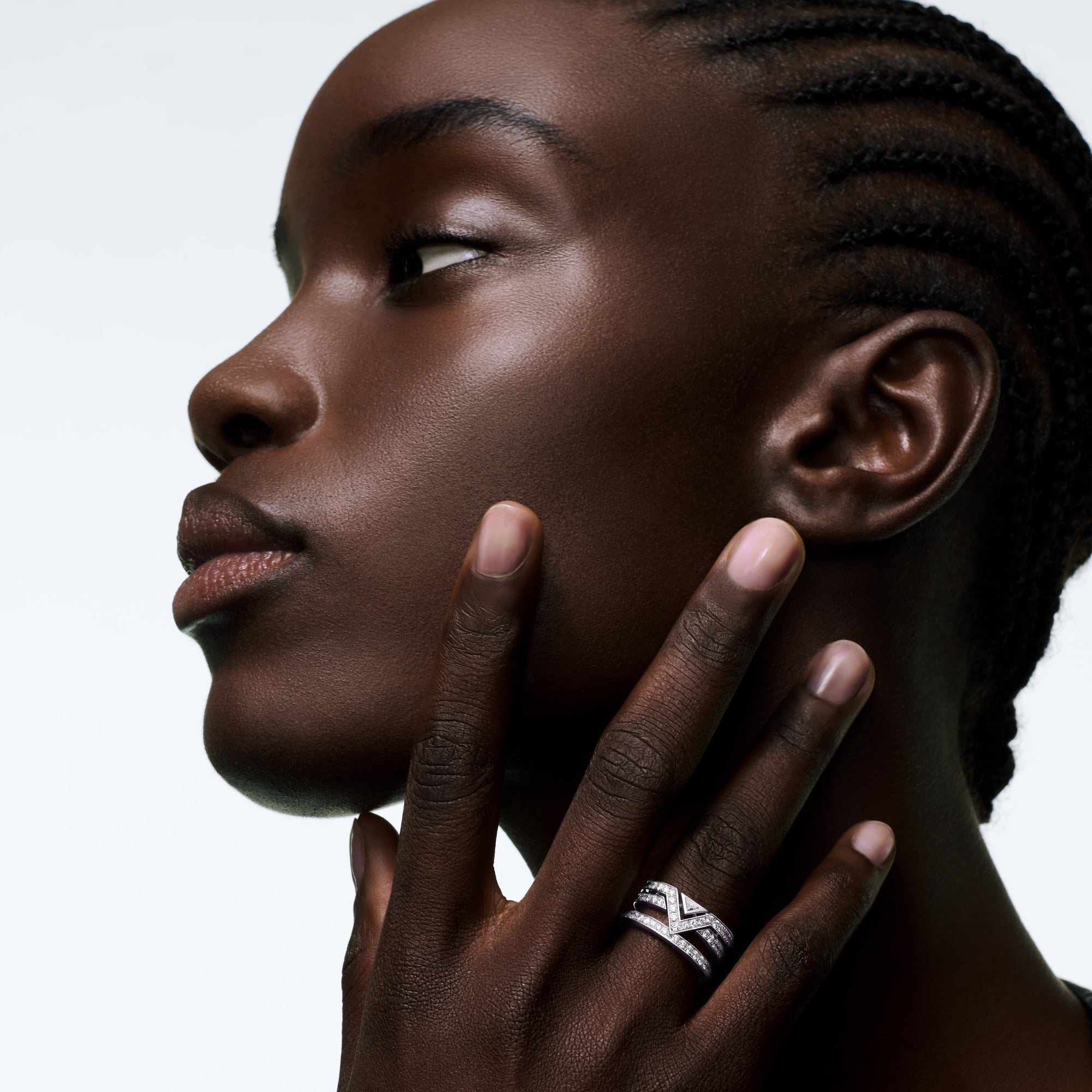 Pure V Ring, White Gold and Diamonds