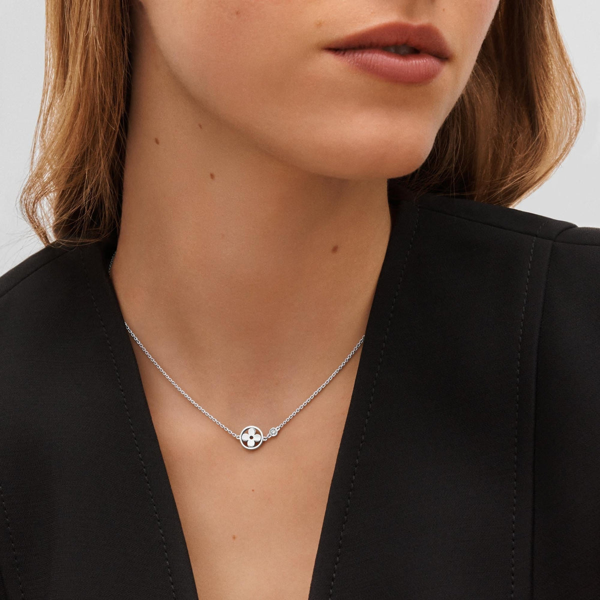 Idylle Blossom pendant, white gold and diamond