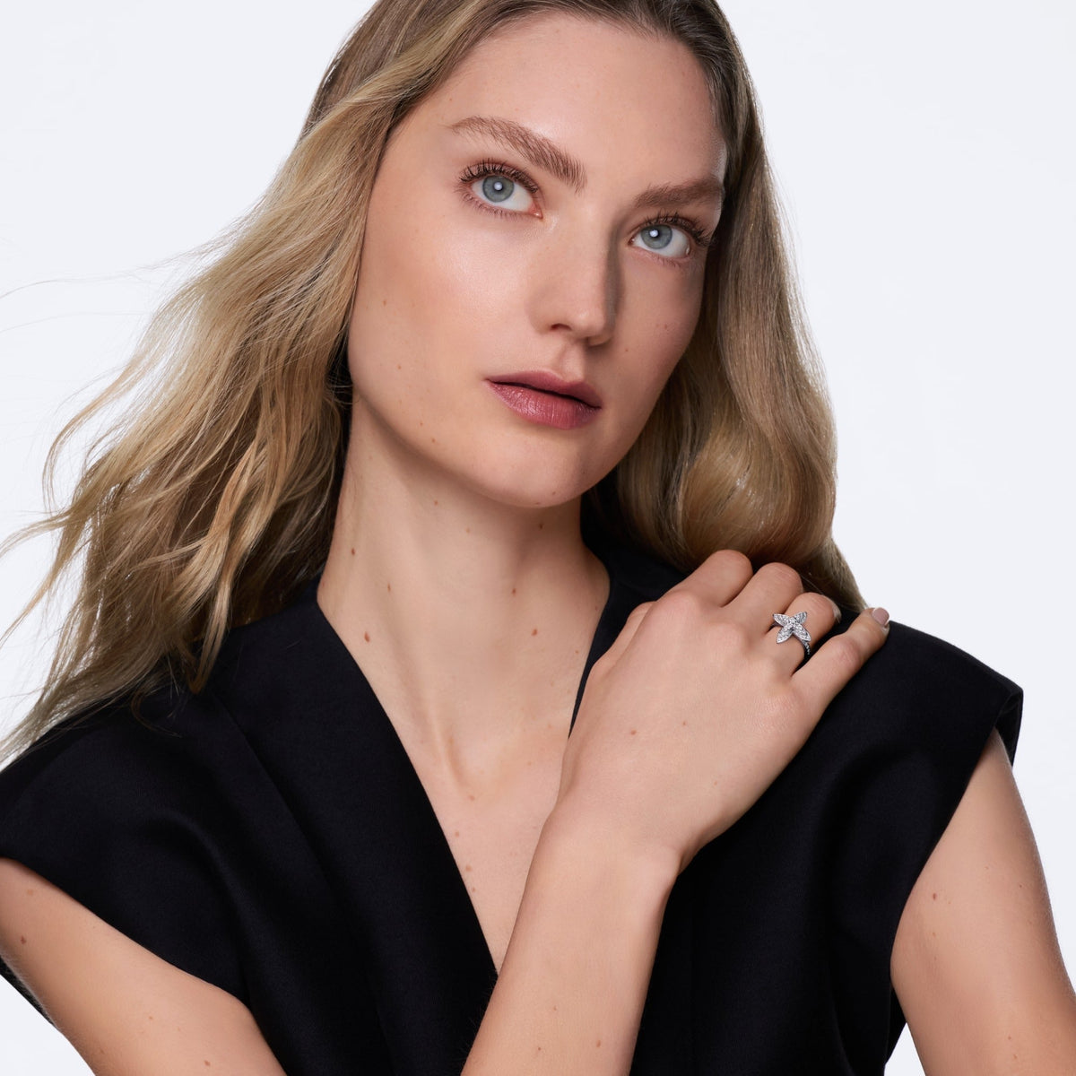 Idylle Blossom Ring, White Gold & Diamonds