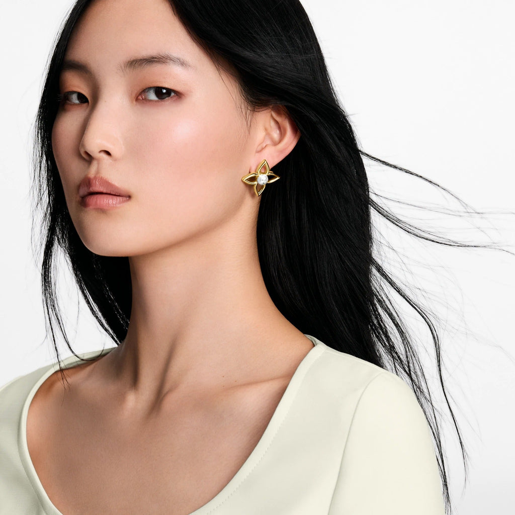 Pearly Flower Stud Earrings