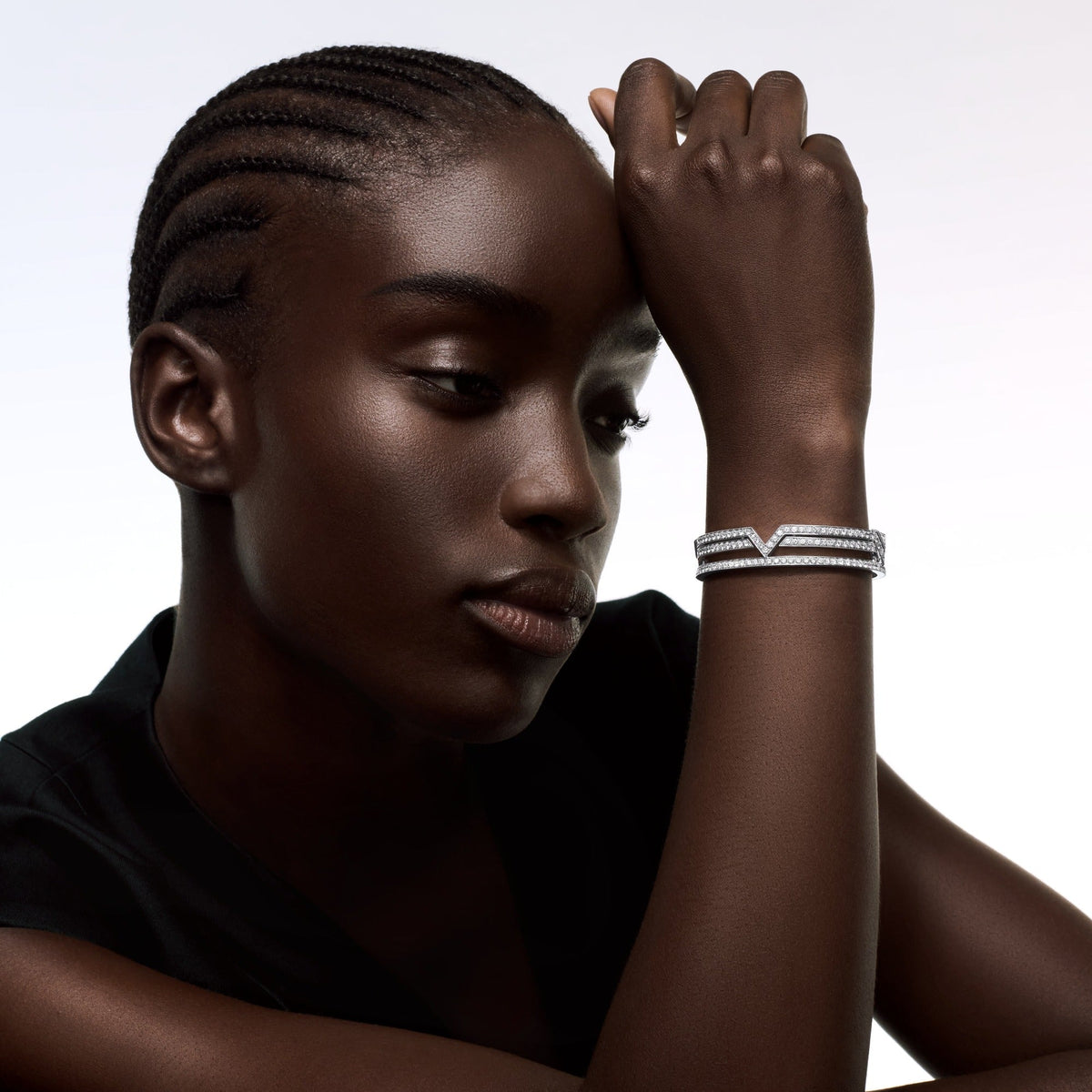 Pure V Bracelet, White Gold and Diamonds