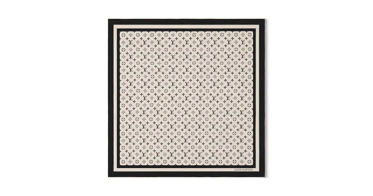 Monogram Silhouette Square 90
