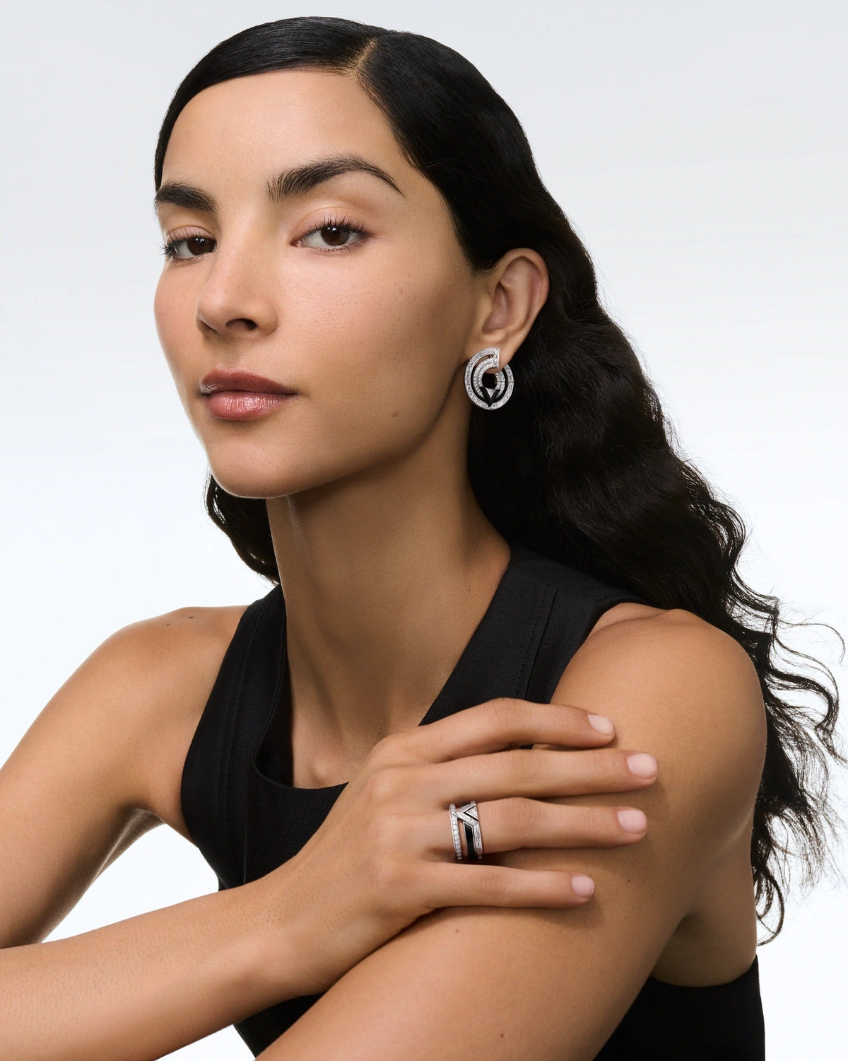 Pure V Hoops, White Gold, Onyx and Diamonds
