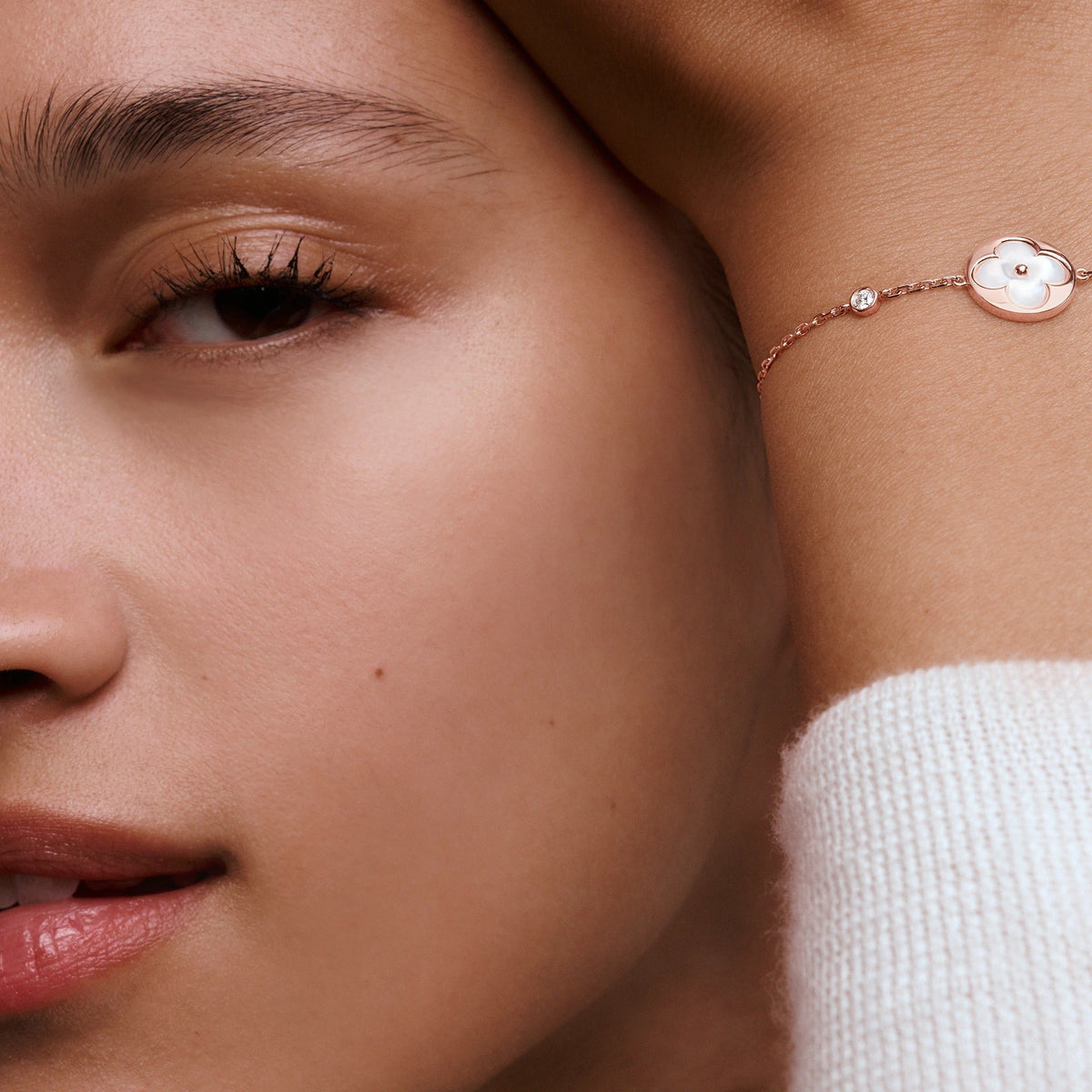 Color Blossom BB Sun Bracelet, Pink Gold, White Mother-of-Pearl and Diamond