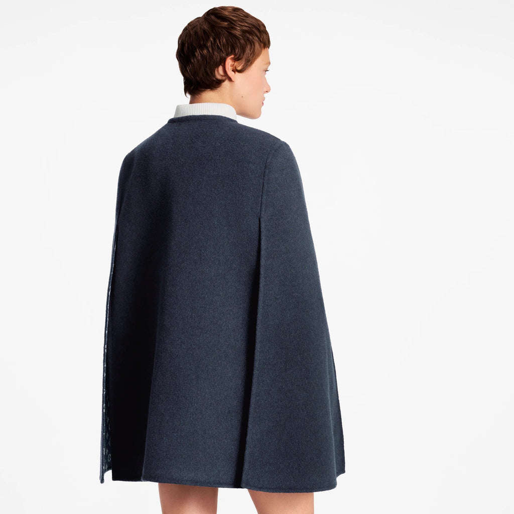 Chain Fastening Cape