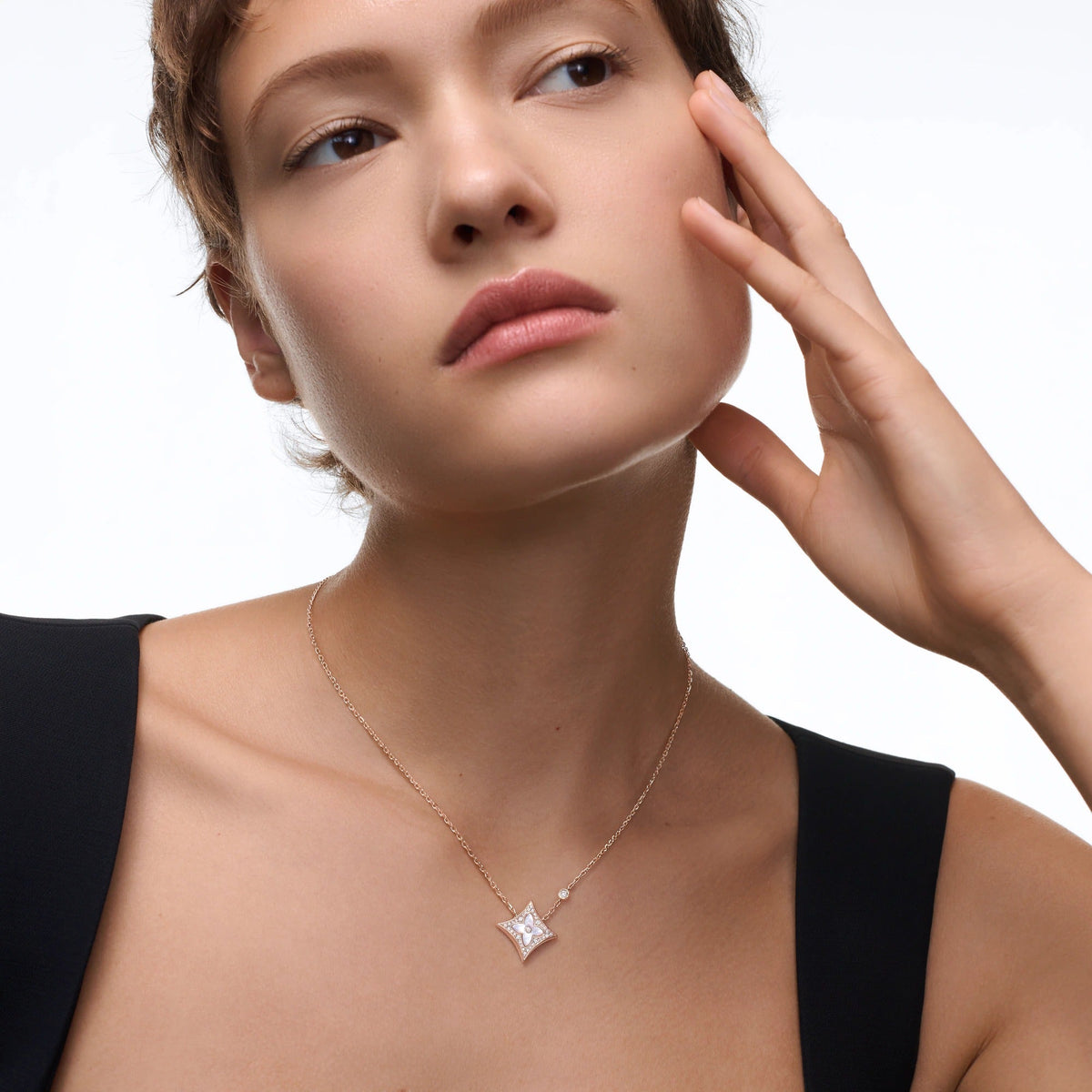 Color Blossom M Star Pendant, Pink Gold, White Mother-of-Pearl and Diamonds