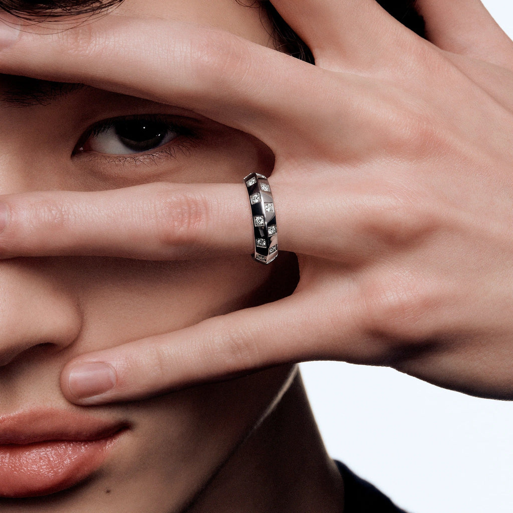 Le Damier de Louis Vuitton Medium Ring, White Gold and Diamonds