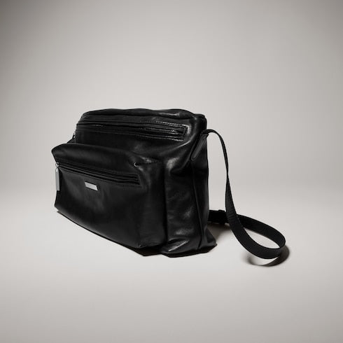 Gucci Tag medium crossbody bag - black leather