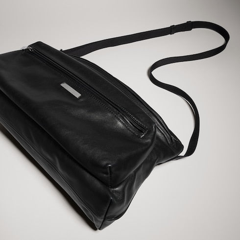 Gucci Tag medium crossbody bag - black leather