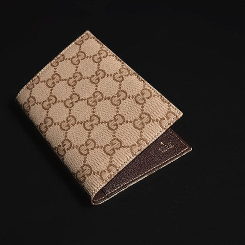 Gucci Essence Classic passport case - sand and brown GG canvas