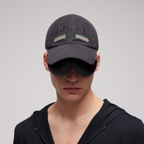 Cotton baseball hat with embroidery - black