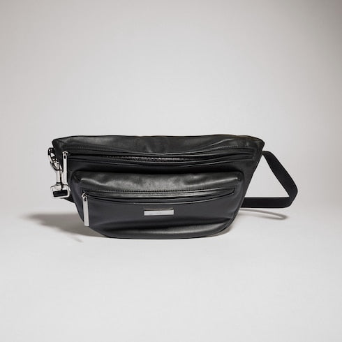 Gucci Tag medium crossbody bag - black leather