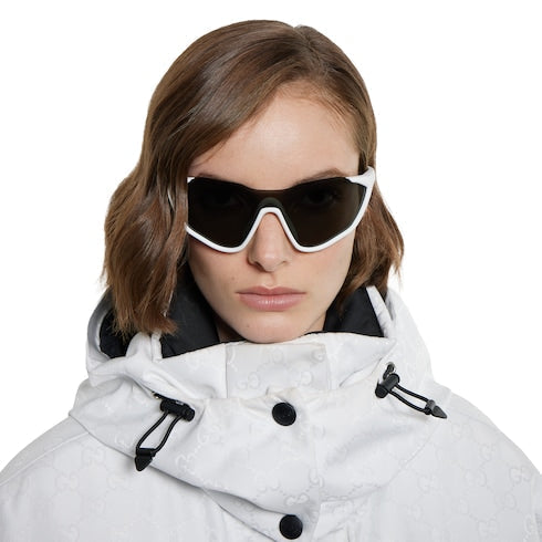 Mask-shaped sunglasses - white