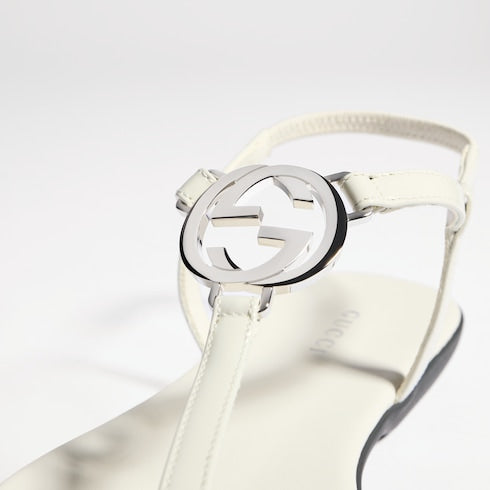 Women's thong sandal with Interlocking G - white patent leather
