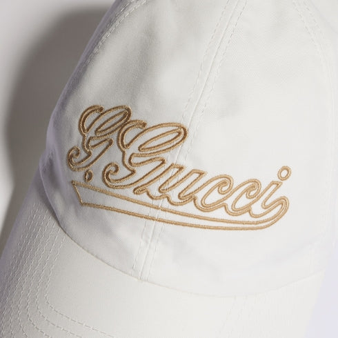 Cotton baseball hat with embroidery - white