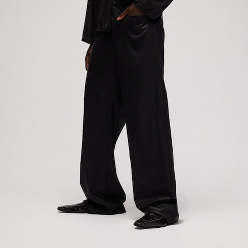 Light wool pants with chintzed finish - black