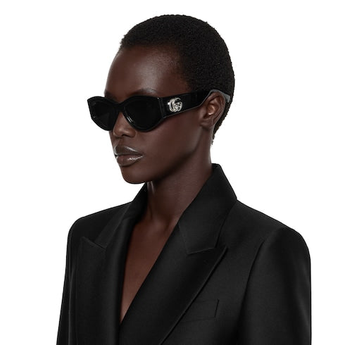 Oval frame sunglasses - black