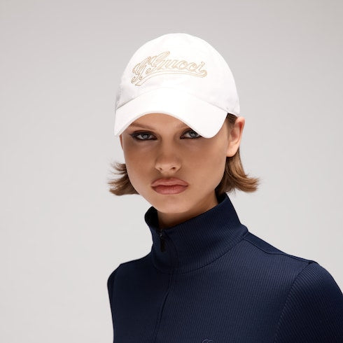 Cotton baseball hat with embroidery - white